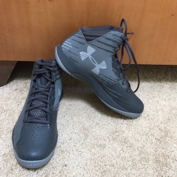 UNDER ARMOUR men’s size 8.5 grey basketball sneakers main image 9